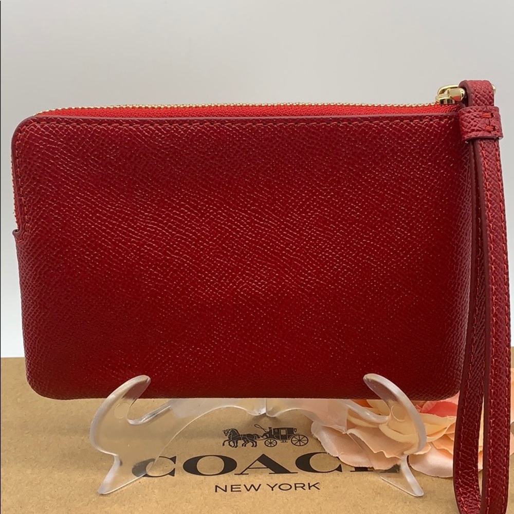 COACH Corner Zip Wristlet True Red/Light Gold - Picture 2 of 8